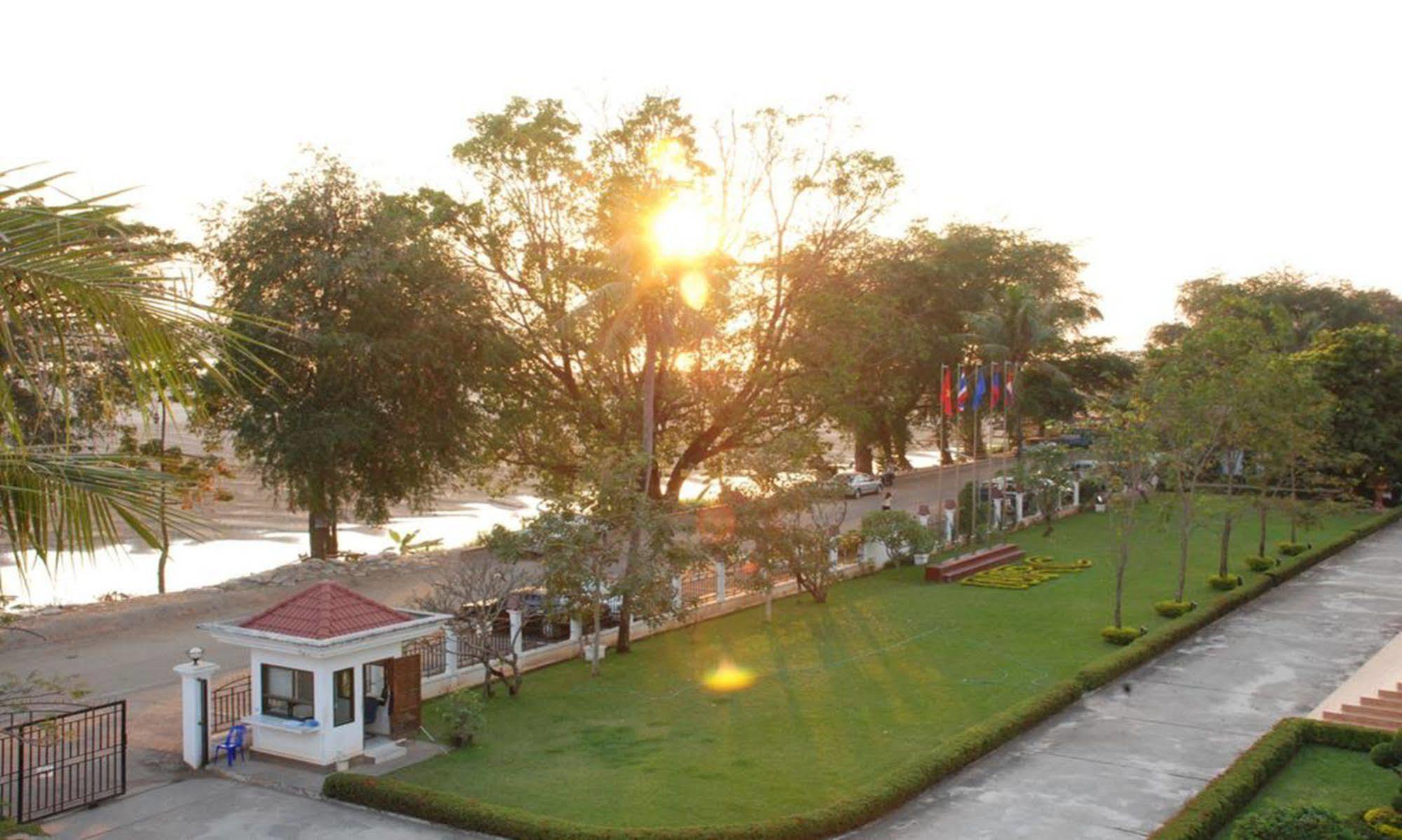 Mekong Sunshine Hotel Vientiane Exterior photo